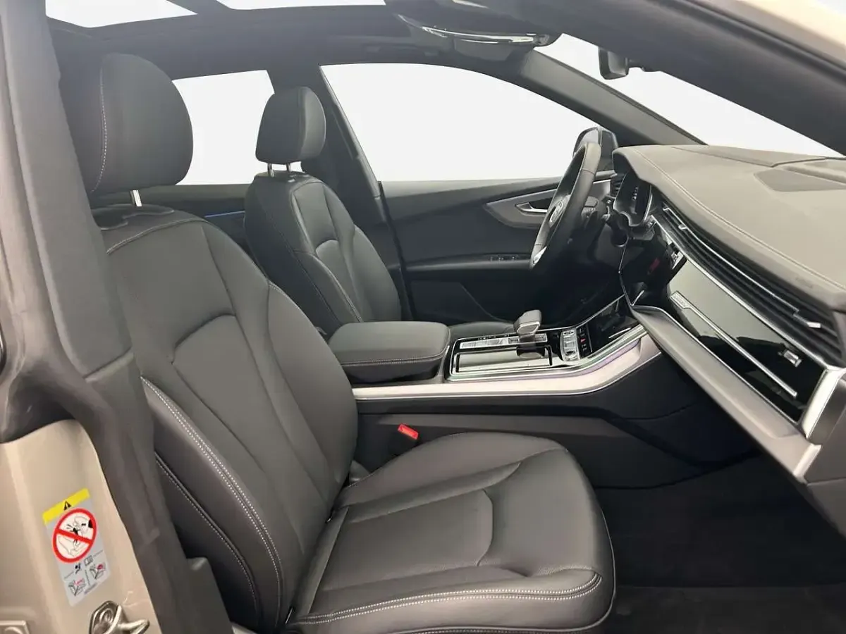 Gebraucht Audi Q8 Ambiente 394 PS (289 kW) 2025 Vikunjabeige metallic SUV