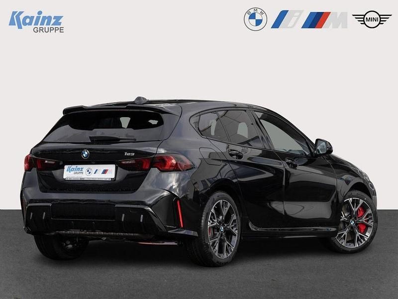 Neu BMW 123 Performance 218 PS (160 kW) 2025 Black sapphire Kleinwagen