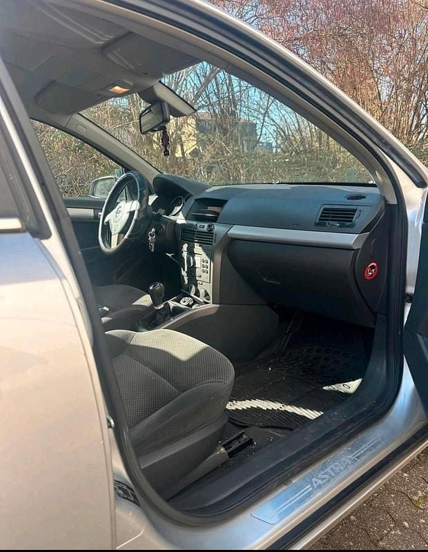 Gebraucht Opel Astra 125 PS (91 kW) 2004 Silber Kleinwagen