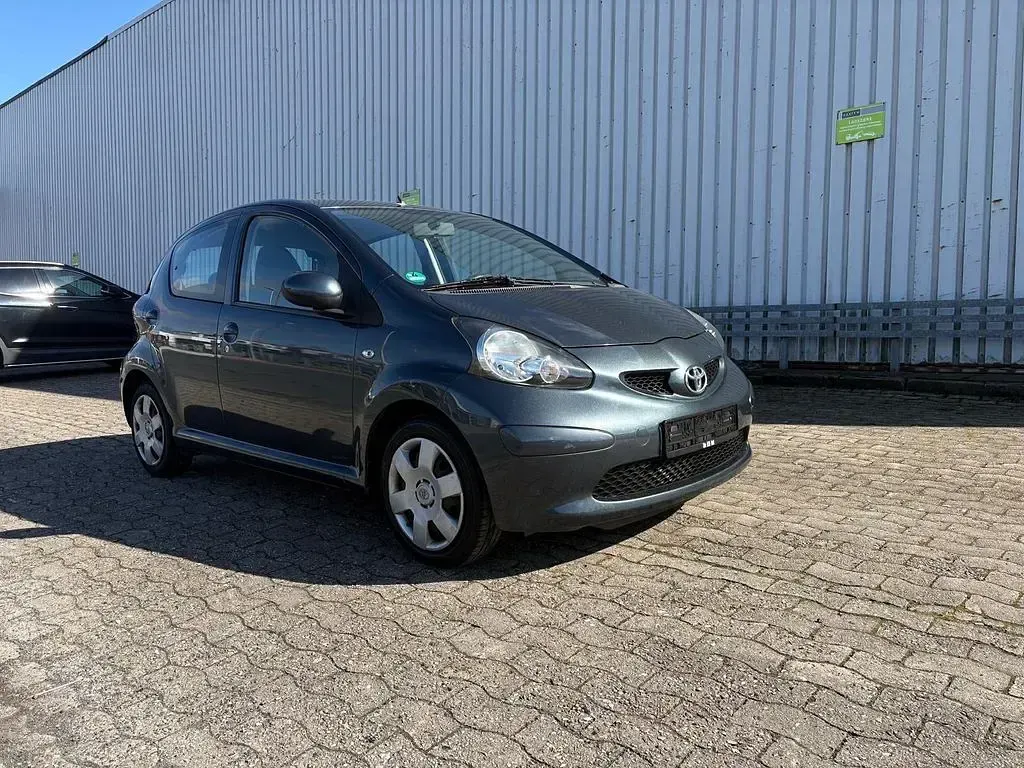 Gebraucht Toyota Aygo 68 PS (50 kW) 2005 Grau Kleinwagen