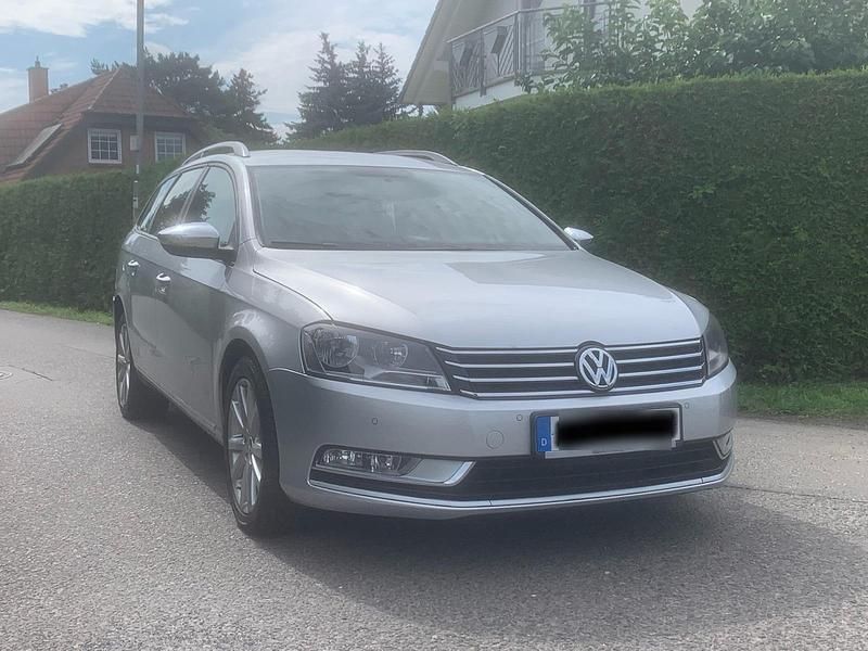 Silber Gebraucht 2013 VW Passat Kombi | 5.400 € (Guter Preis) - Bild 1/4