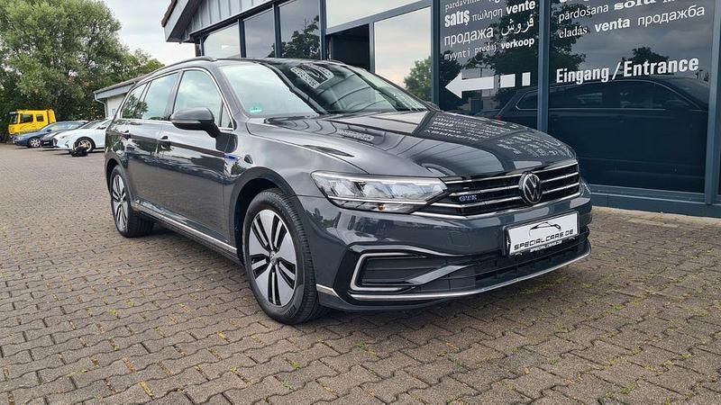 Grau Gebraucht 2021 VW Passat GTE Kombi | 17.990 € (Superpreis) - Bild 1/4
