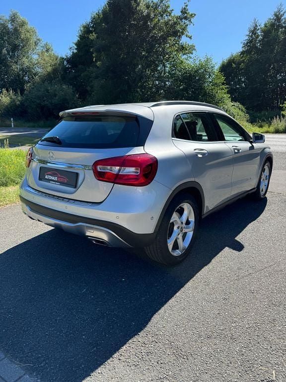 Gebraucht Mercedes GLA180 122 PS (89 kW) 2017 Silber SUV