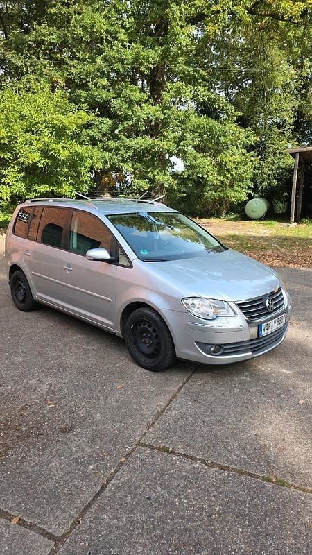 Silber Gebraucht 2009 VW Touran Van / Kleinbus | 4.000 € (Guter Preis) - Bild 1/4