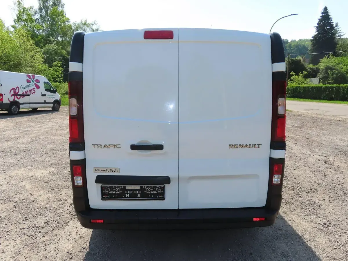 Gebraucht Renault Trafic Komfort 121 PS (88 kW) 2019 Weiß Van / Kleinbus