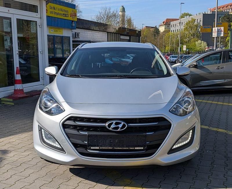 Gebraucht Hyundai i30 110 PS (80 kW) 2015 Silber Kombi