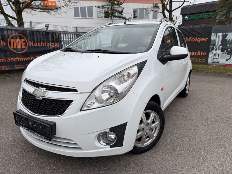 Weiß Gebraucht 2011 Chevrolet Spark Kleinwagen | 2.490 € (Fairer Preis) - Bild 1/4