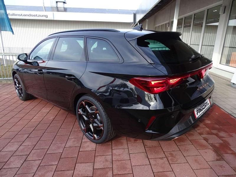 Neu Cupra Leon VZ 272 PS (200 kW) 2025 Midnight schwarz (metallic) Kombi