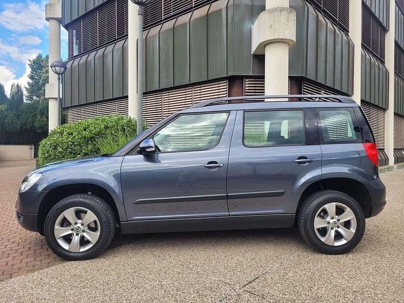 Grau Gebraucht 2009 Skoda Yeti Ambition SUV | 9.900 € (Teuer) - Bild 1/4