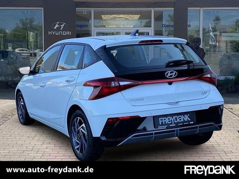 Neu Hyundai i20 Trend 101 PS (74 kW) 2025 Atlas white