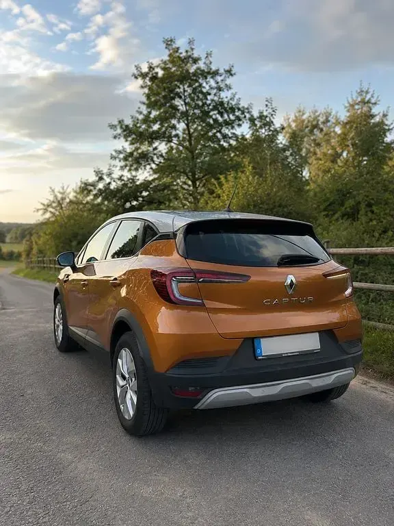Używany Renault Captur Techno 140 KM (102 kW) 2023 Pomarańczowy SUV