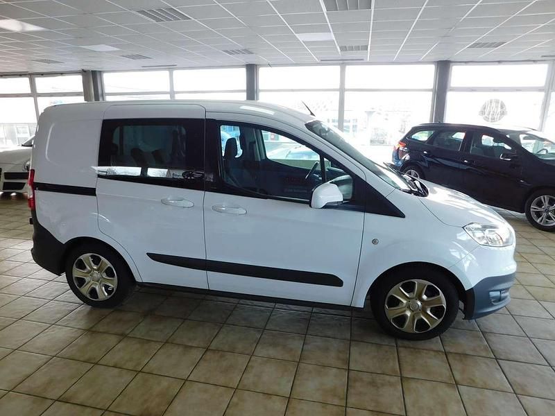 Gebraucht Ford Transit Trend 95 PS (69 kW) 2018 Weiß Van / Kleinbus