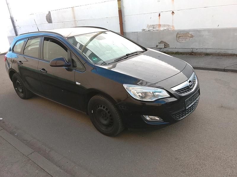 Gebraucht Opel Astra 140 PS (102 kW) 2012 Andere farben Kombi
