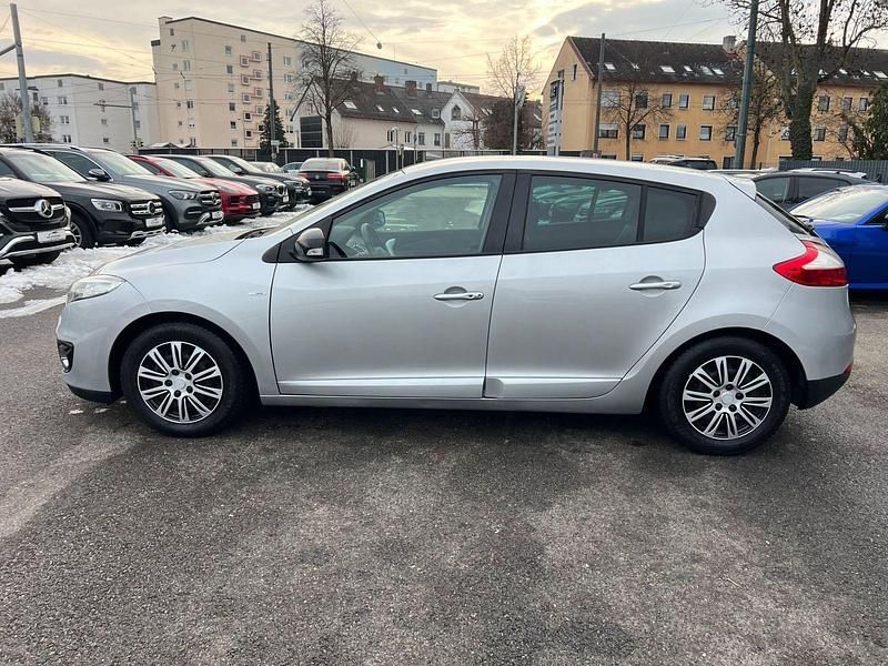 Gebraucht Renault Mégane Authentique 131 PS (96 kW) 2013 Silber Limousine