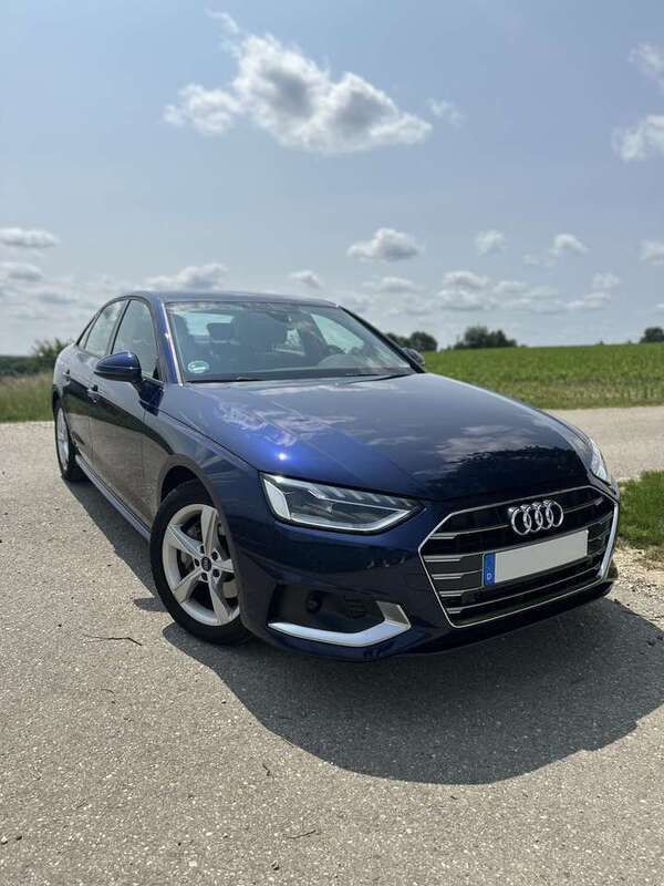 Blau Gebraucht 2023 Audi A4 Advanced Limousine | 33.100 € (Fairer Preis) - Bild 1/4