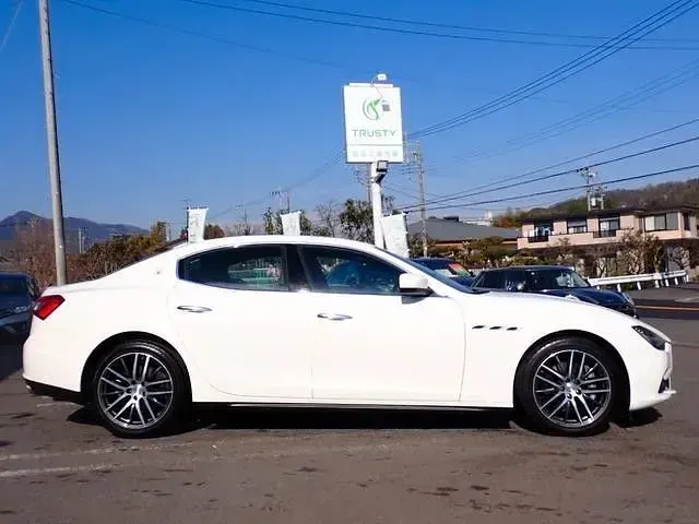 Gebraucht Maserati Ghibli 330 PS (242 kW) 2018 Weiß Limousine