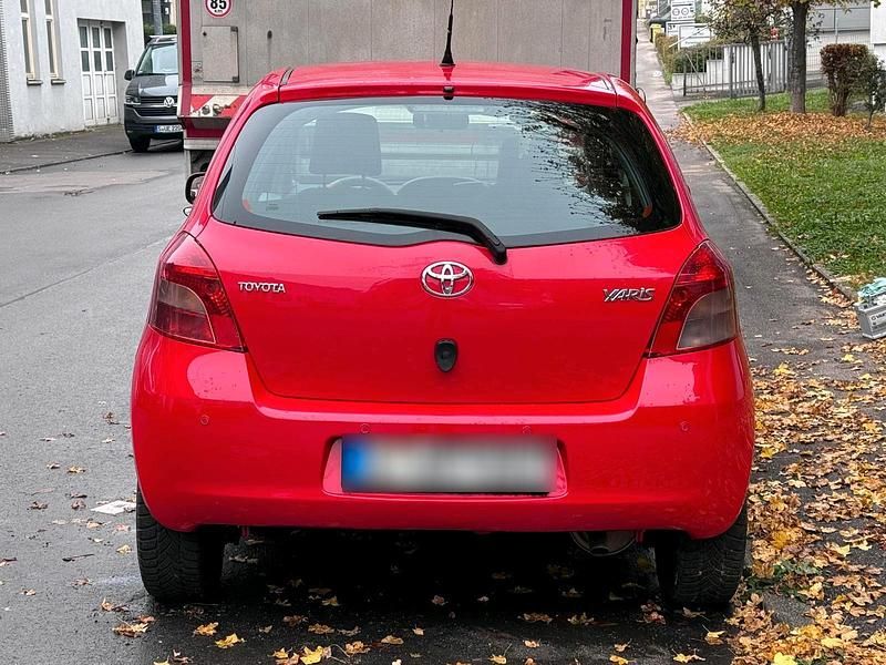 Gebraucht Toyota Yaris 84 PS (61 kW) 2007 Rot Kleinwagen