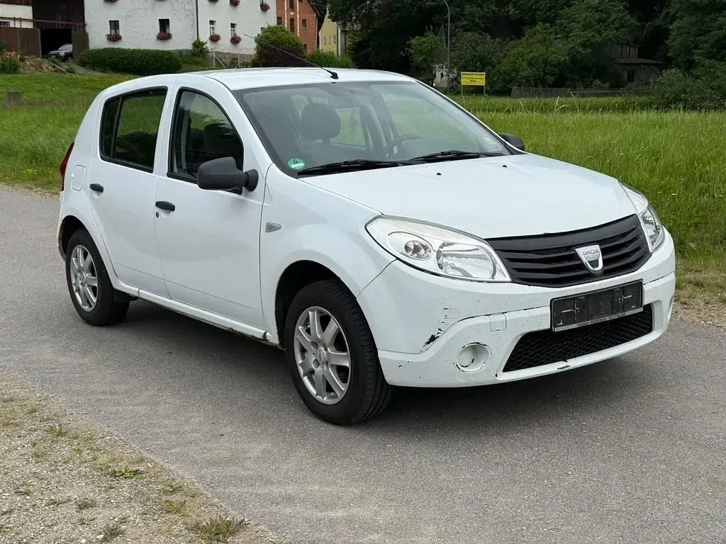 Gebraucht Dacia Sandero Basis 75 PS (55 kW) 2010 Weiß Limousine