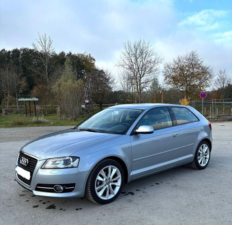 Silber Gebraucht 2011 Audi A3 Ambition Limousine | 4.190 € (Fairer Preis) - Bild 1/4