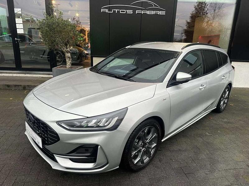 Silber Gebraucht 2025 Ford Focus ST-Line Limousine | 21.999 € (Guter Preis) - Bild 1/4