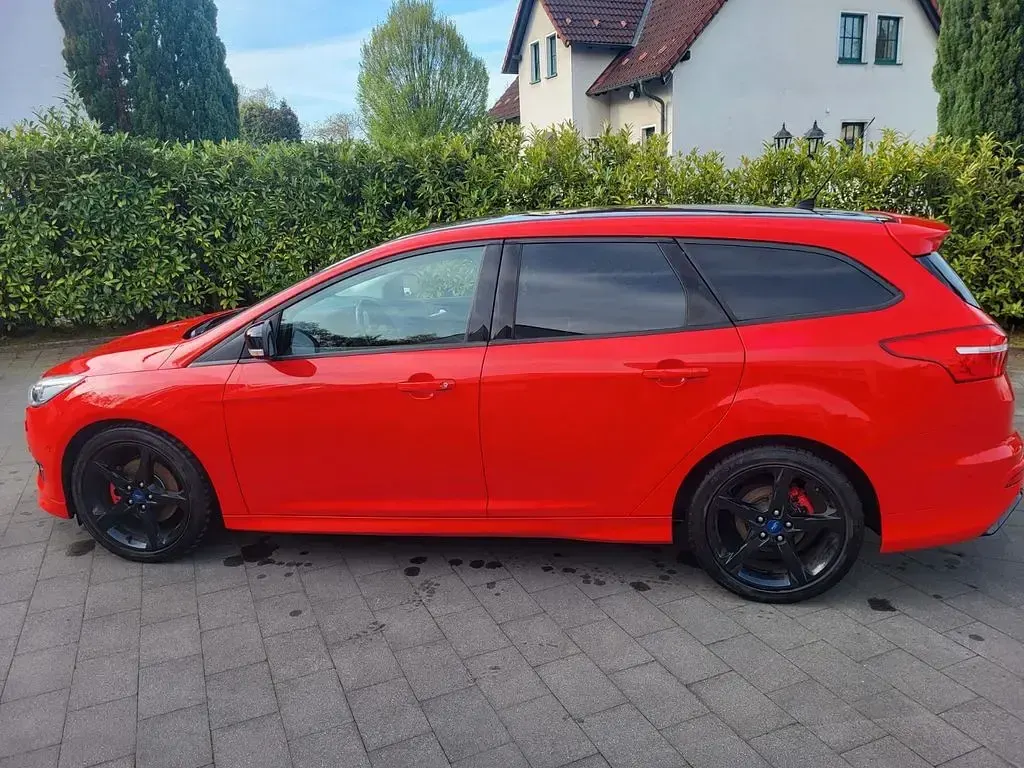 Gebraucht Ford Focus Sport 150 PS (110 kW) 2015 Rot Limousine
