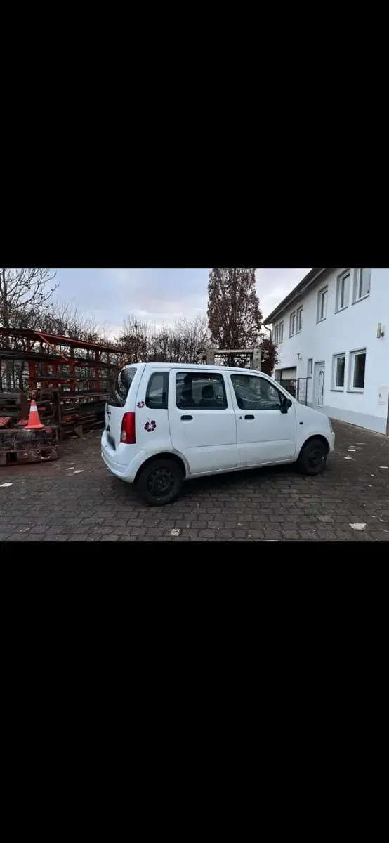 Używany Opel Agila 60 KM (44 kW) 2007 Biały Sedan/Limuzyna
