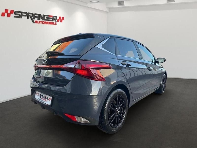 Gebraucht Hyundai i20 101 PS (74 kW) 2022 Grau Kleinwagen