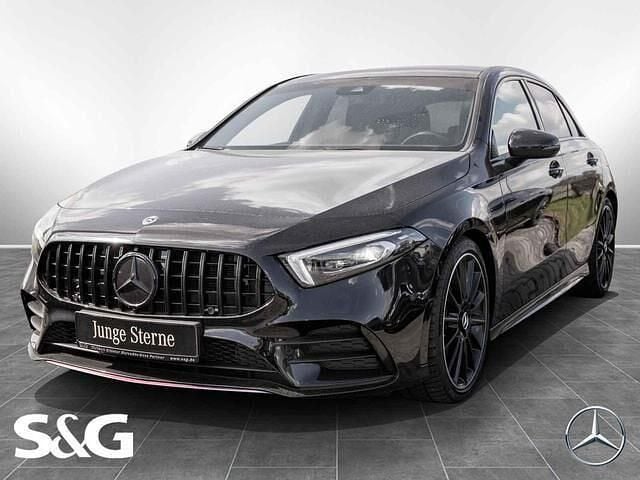 Metalliclack kosmosschwarz Gebraucht 2019 Mercedes A250 AMG Limousine | 25.977 € (Fairer Preis) - Bild 1/4