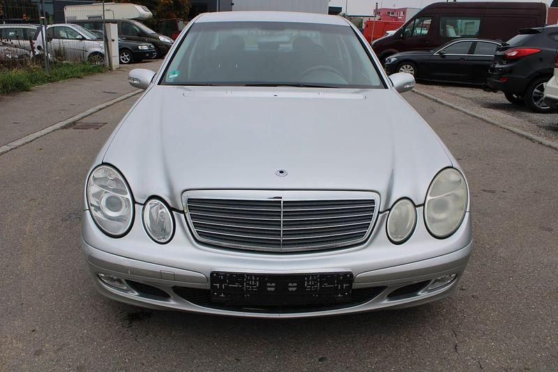 Gebraucht Mercedes E200 Classic 122 PS (89 kW) 2003 Silber Limousine