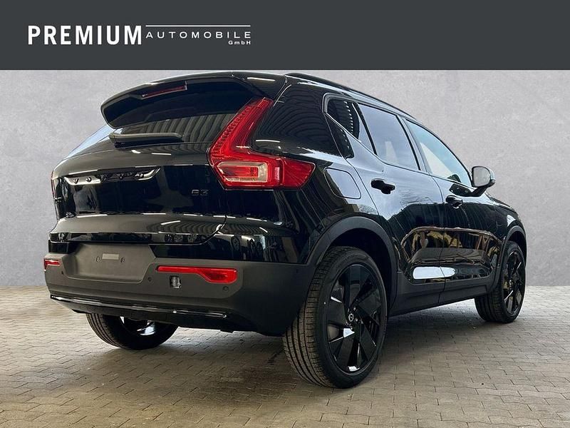 Neu Volvo XC40 Plus 163 PS (119 kW) 2025 Schwarz SUV