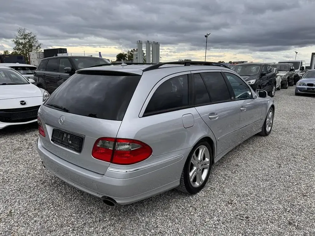 Używany Mercedes E500 387 KM (284 kW) 2009 Srebrny Sedan/Limuzyna