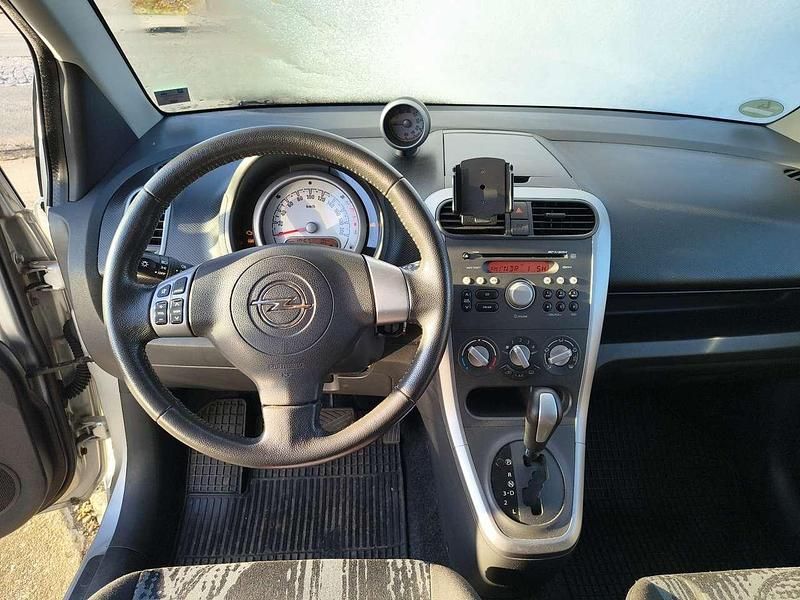 Gebraucht Opel Agila Edition 94 PS (69 kW) 2011 Stahlsilber Kleinwagen