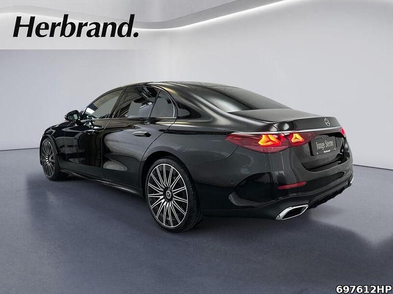 Gebraucht Mercedes E200 AMG 204 PS (150 kW) 2024 Metalliclack obsidianschwarz m Limousine