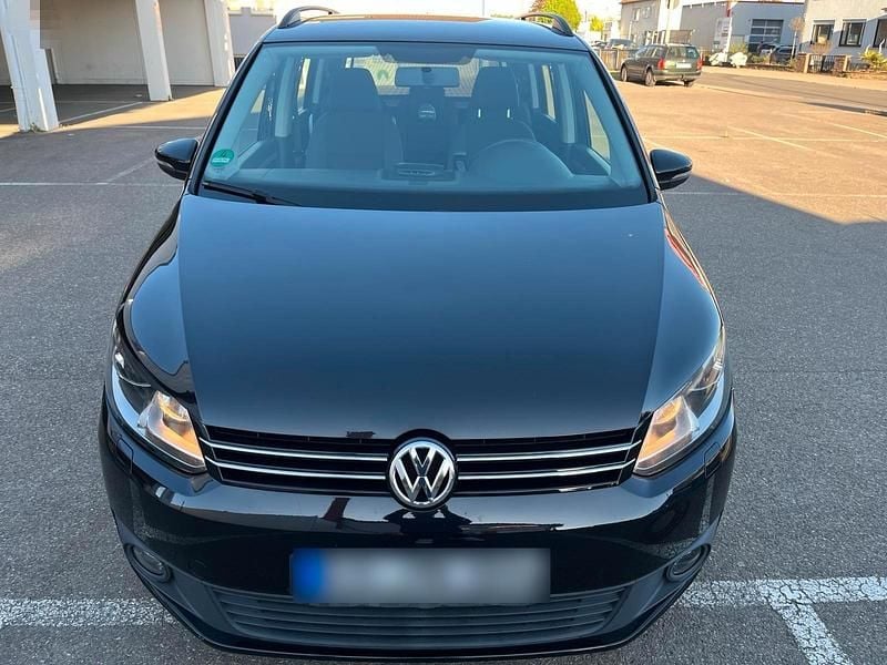 Gebraucht VW Touran Trendline 105 PS (77 kW) 2014 Schwarz Van / Kleinbus