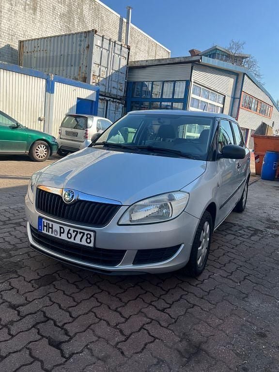 Gebraucht Skoda Fabia 69 PS (50 kW) 2011 Silber Limousine