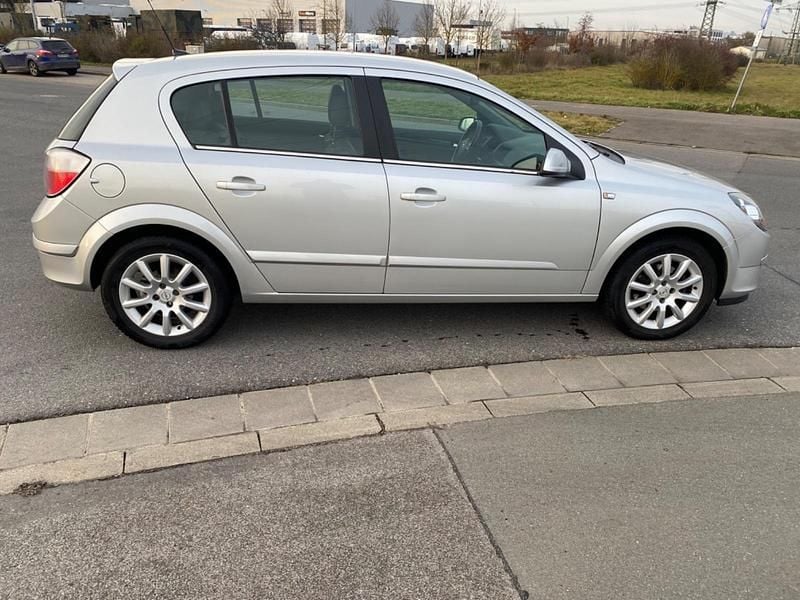 Gebraucht Opel Astra 105 PS (77 kW) 2004 Silber Limousine