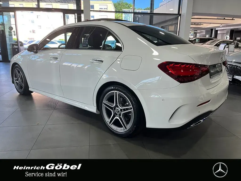 Gebraucht Mercedes A200 AMG 163 PS (119 kW) 2025 Unilack polarweiß Limousine