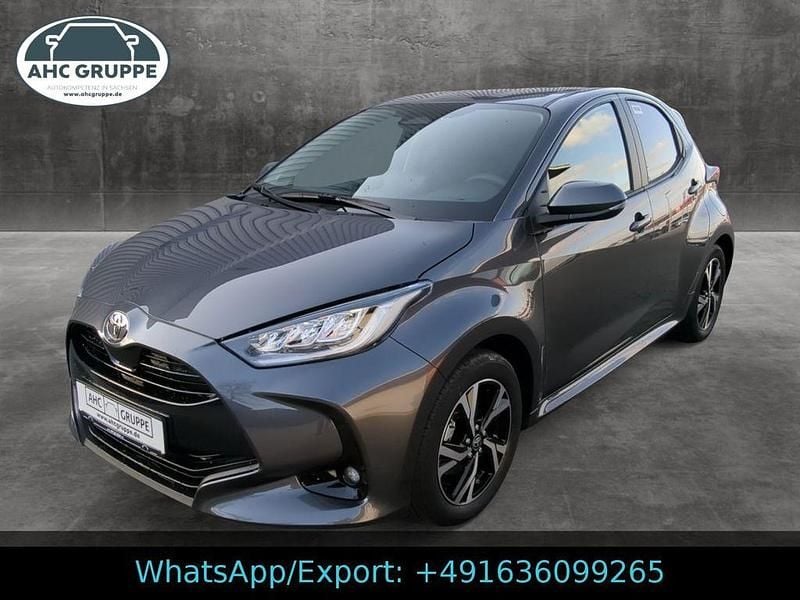 Grau Neu 2025 Toyota Yaris Hybrid Connect Style Limousine | 26.590 € (Fairer Preis) - Bild 1/4