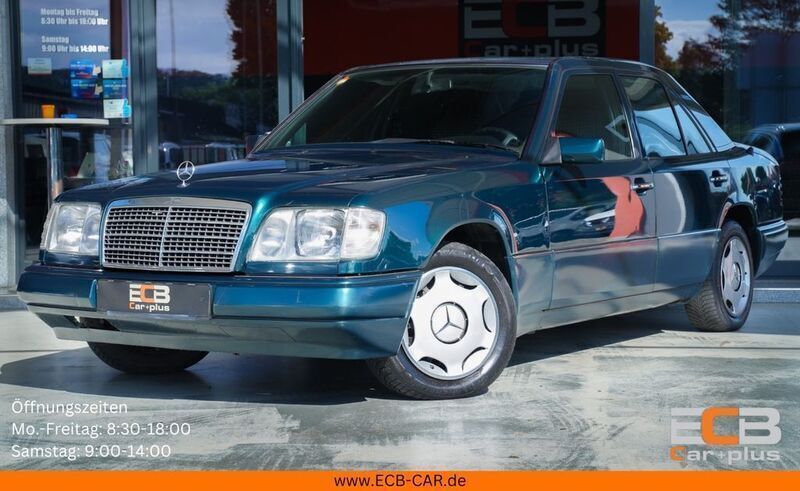 Grün Gebraucht 1994 Mercedes E220 Limousine | 8.890 € - Bild 1/4