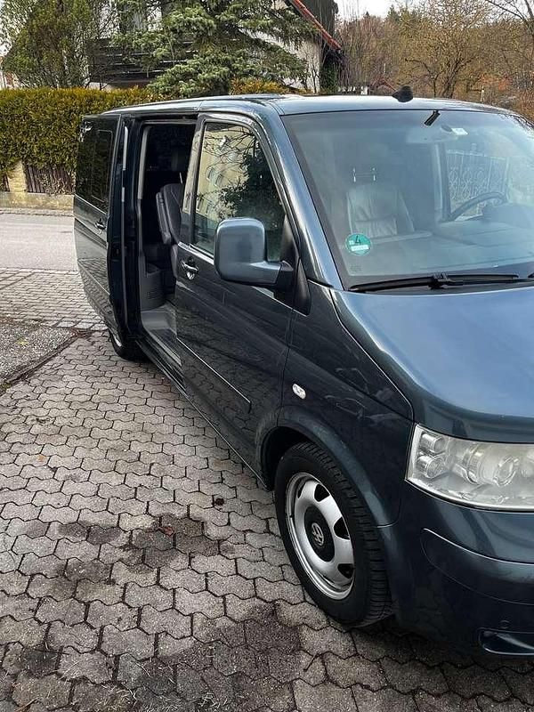 Begagnad VW Multivan 235 HK (172 kW) 2004 Grå Minibuss