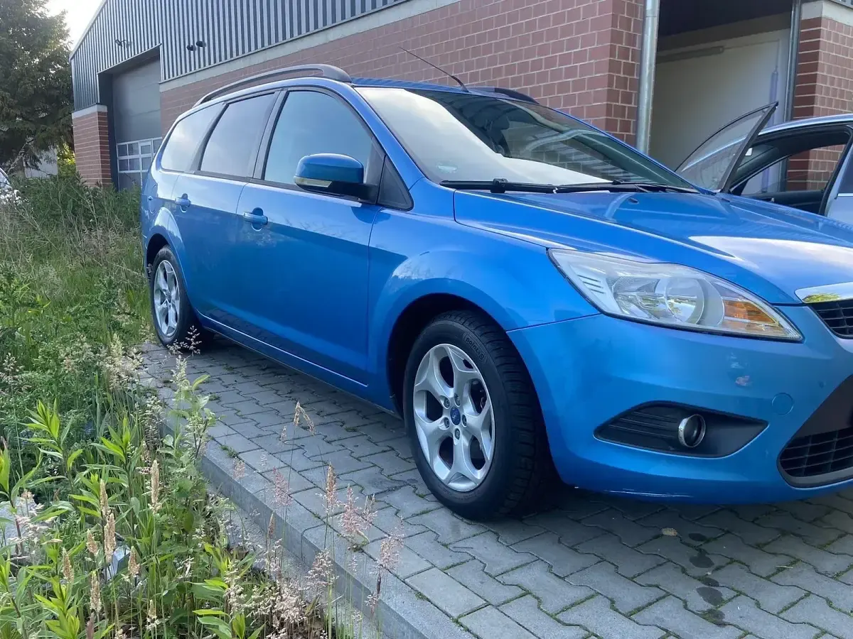 Gebraucht Ford Focus 101 PS (74 kW) 2010 Kombi