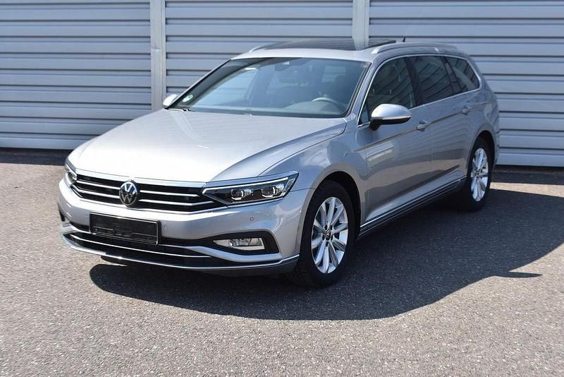 Gebraucht VW Passat Elegance 150 PS (110 kW) 2023 Silber Kombi