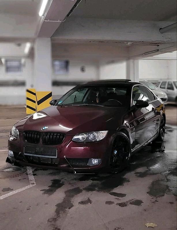 Rot Gebraucht 2009 BMW 330 Coupé | 6.500 € (Superpreis) - Bild 1/4