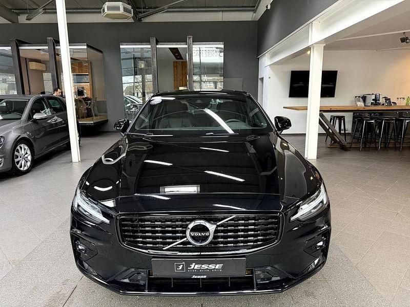 Gebraucht Volvo S60 R-Design 197 PS (144 kW) 2022 Onyx black / metallic Limousine