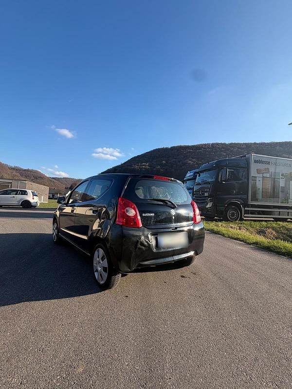 Gebraucht Suzuki Alto 68 PS (50 kW) 2011 Schwarz Kleinwagen