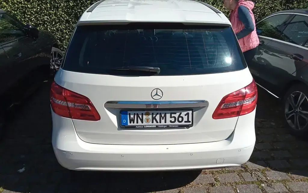 Gebraucht Mercedes B180 122 PS (89 kW) 2014 Weiß Van / Kleinbus