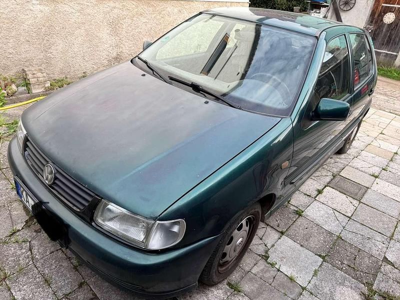 Grün Gebraucht 1998 VW Polo Limousine | 500 € (Guter Preis) - Bild 1/4