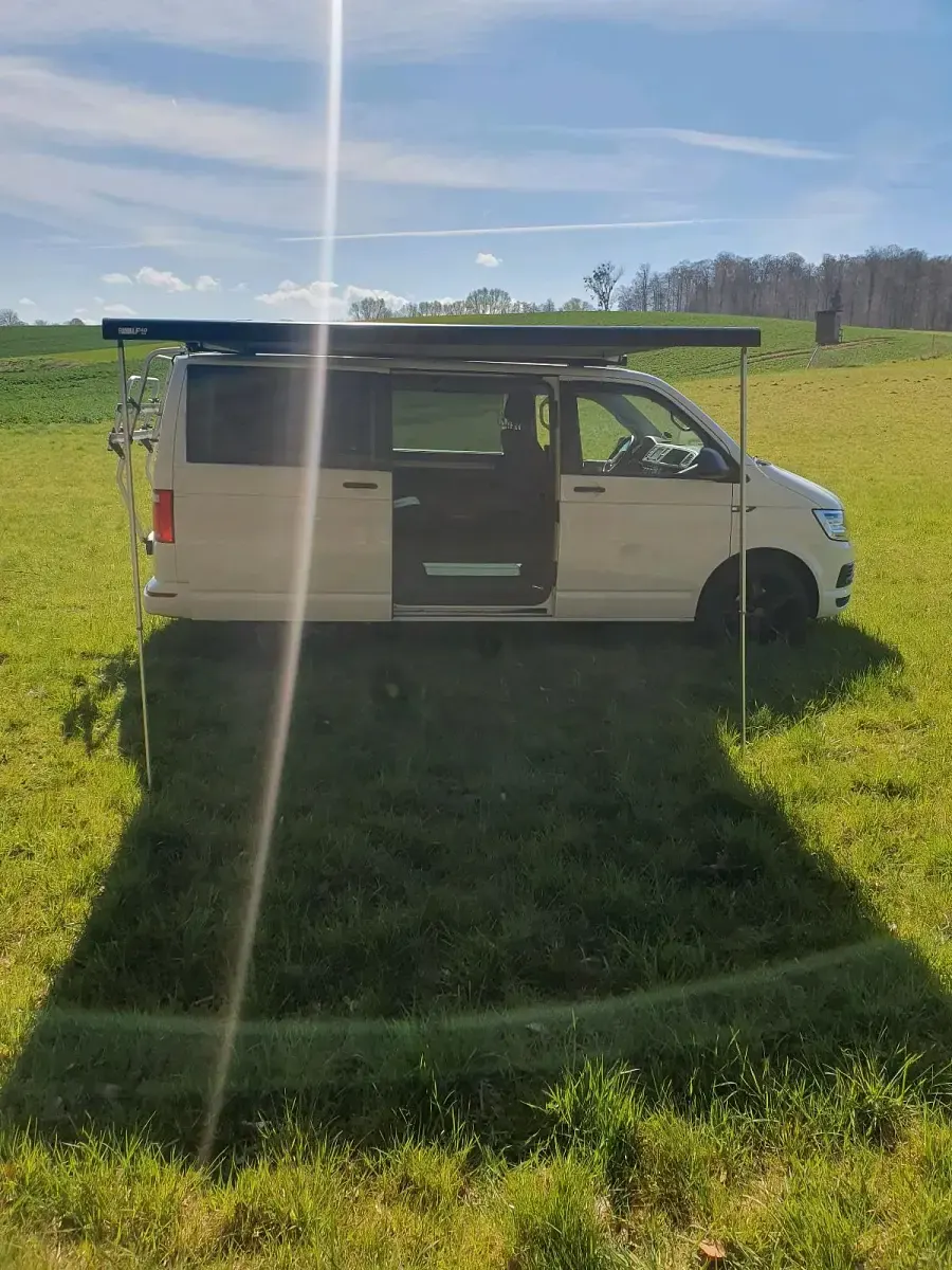 Gebraucht VW Multivan 150 PS (110 kW) 2018 Weiß Van / Kleinbus