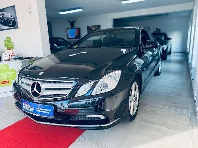 Gebraucht Mercedes E200 184 PS (135 kW) 2010 Schwarz Coupé