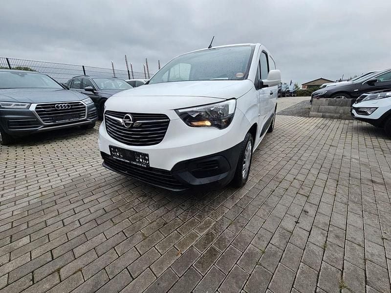 Weiß Gebraucht 2019 Opel Combo Edition Van / Kleinbus | 9.250 € (Fairer Preis) - Bild 1/4